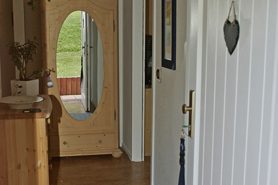 Blick in den Flur des roten Haus am See